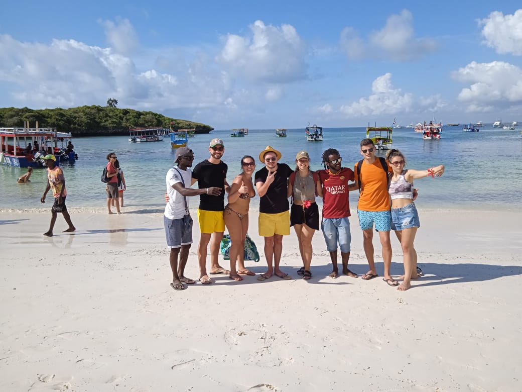 Team Watamu Safari Kenya sulla spiaggia